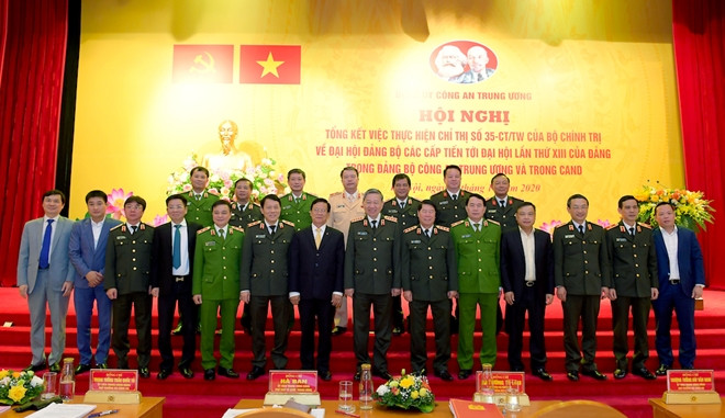 Bộ trưởng Tô Lâm cùng các đồng chí lãnh đạo và đại biểu dự hội nghị