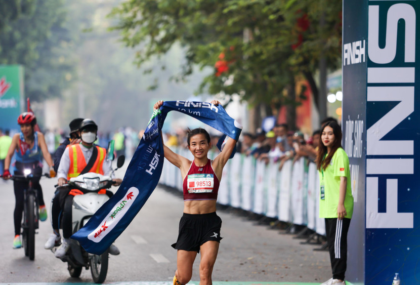 Kỷ lục gia SEA Games Nguyễn Thị Oanh vô địch cự ly Full Marathon