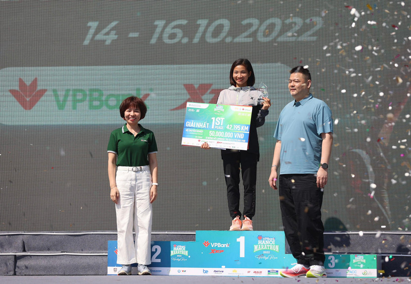 Nguyễn Thị Oanh vô địch cự ly Full Marathon