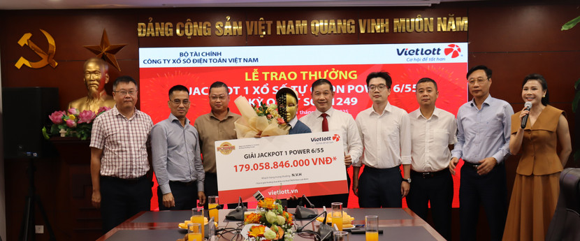 Anh N.V.H nhận giải Jackpot 1 xổ số tự chọn Power 6/55 kỳ QSMT 01249 Anh N.V.H nhận giải Jackpot 1 xổ số tự chọn Power 6/55 kỳ QSMT 01249