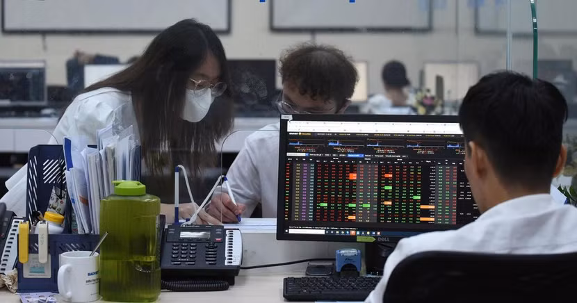 Lượng tài khoản chứng khoán đóng lại tăng vọt trong tháng 10 Lượng tài khoản chứng khoán đóng lại tăng vọt trong tháng 10