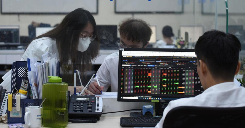 Lượng tài khoản chứng khoán đóng lại tăng vọt trong tháng 10