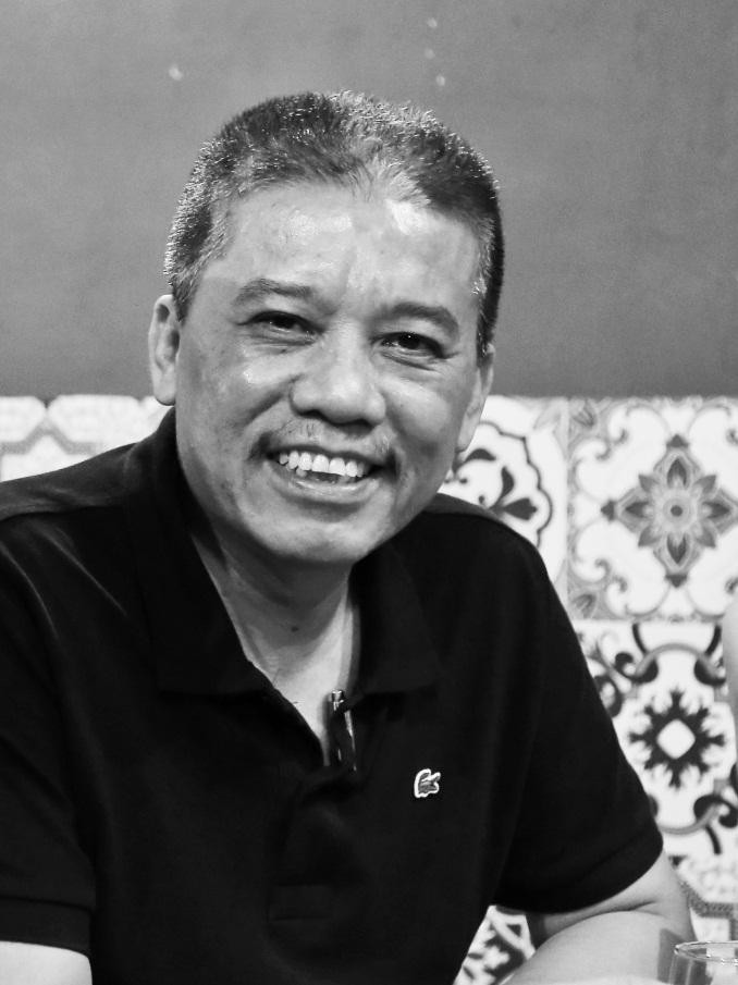 “Mỗi một dòng sông cũng như mỗi một nhóm người đã thăng hoa trưởng thành, đa phần đều tự mang một bản sắc riêng biệt. Sông Sài Gòn phóng khoáng như tính cách người ở TP.HCM. Sông Hương trầm lắng tạo ra phong khí của người Huế. Hải Phòng - “thành phố như con tầu chở đầy thuốc nổ” là nhờ sông Cấm cuồn cuộn sát ngay cửa biển. Người Hà Nội cũng vậy thôi, những phẩm chất cao quý nhất là do phù sa sông Hồng bồi đắp. Một phân lưu của nó là sông Tô Lịch, tinh tế len lỏi luồn khắp nội ngoại thành Thăng Long. Người Kẻ Chợ lừng danh kỹ tính, rất có thể là vì quen dùng nước sông Tô, một con sông tình tứ kiêu sa và thơ mộng”. Nhà văn Nguyễn Việt Hà