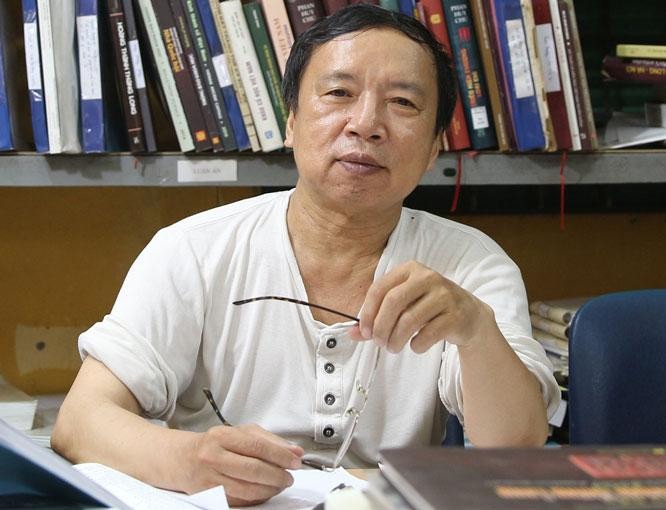 “Hiện chỉ có một tài liệu duy nhất nhắc đến dòng Ngọc Hà là cuốn “Hà Nội địa dư” do Dương Bá Cung soạn năm Tự Đức thứ 4 (1851). Theo đó, Ngọc Hà có hai nhánh bắt nguồn từ một hồ nước lớn trong làng Ngọc Hà. Giả thiết rất có thể con sông được phát hiện trong Hoàng Thành là một nhánh của Ngọc Hà”. PGS.TS Tống Trung Tín (Chủ tịch Hội Khảo cổ học Việt Nam)