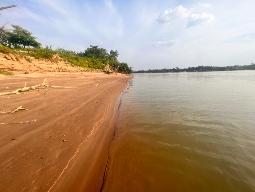 Những bãi cát dài, làn nước trong xanh trên sông Hồng