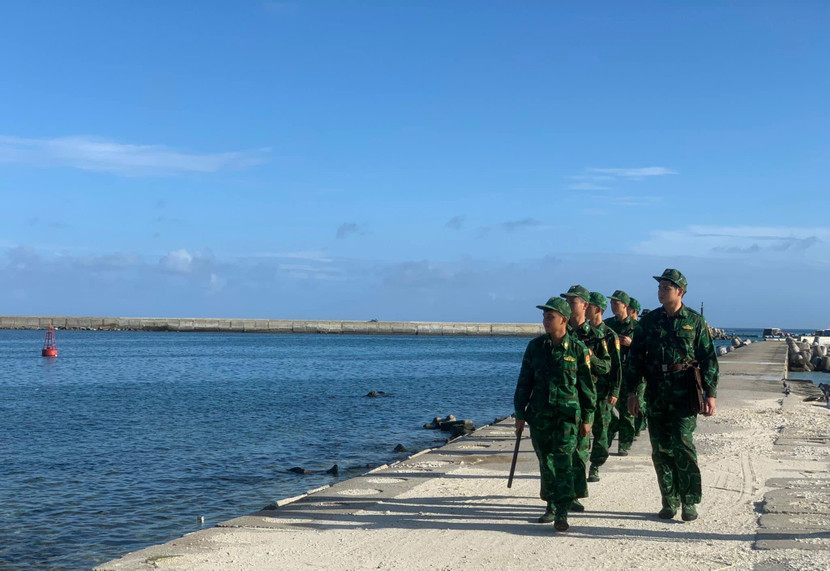 Chương trình “Con nuôi đồn biên phòng” hay “Nâng bước em tới trường” mà Đồn biên phòng Lý Sơn đang thực hiện là việc làm đặc biệt ý nghĩa đối với huyện đảo còn nhiều khó khăn như Lý Sơn Chương trình “Con nuôi đồn biên phòng” hay “Nâng bước em tới trường” mà Đồn biên phòng Lý Sơn đang thực hiện là việc làm đặc biệt ý nghĩa đối với huyện đảo còn nhiều khó khăn như Lý Sơn
