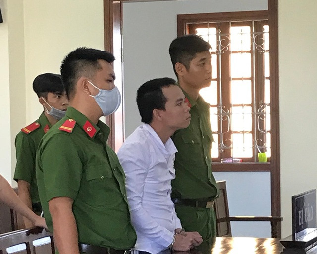 Bị cáo có bệnh lý tâm thần, rối loạn nhân cách do sử dụng rượu nhưng đủ năng lực chịu trách nhiệm hình sự với hành vi đã gây ra Bị cáo có bệnh lý tâm thần, rối loạn nhân cách do sử dụng rượu nhưng đủ năng lực chịu trách nhiệm hình sự với hành vi đã gây ra