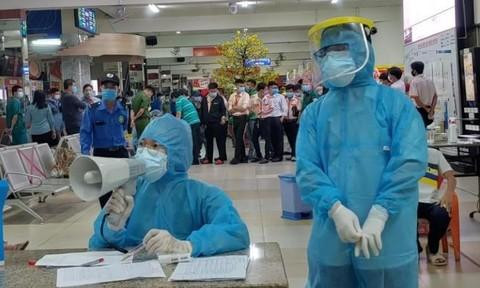 TP.HCM lấy mẫu tầm soát Covid-19 tại Bến xe Miền Đông dịp Tết