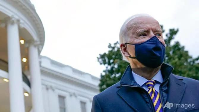 Tổng thống Joe Biden trước bãi cỏ Nhà Trắng hôm 16-2-2021