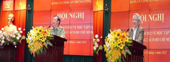 Thiếu tướng Đặng Ngọc Bách và PGS, TS Bùi Đình Phong trình bày 2 chuyên đề quan trọng Thiếu tướng Đặng Ngọc Bách và PGS, TS Bùi Đình Phong trình bày 2 chuyên đề quan trọng