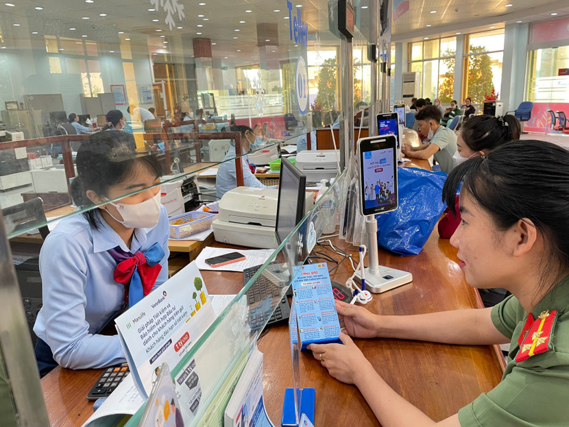 Lực lượng công an tăng cường tuyên truyền đến nhân dân, cán bộ ngân hàng góp phần hạn chế tình trạng lừa đảo trên không gian mạng