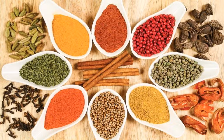 Các loại thảo mộc, gia vị không chỉ giúp tăng hương vị cho món ăn mà còn chứa nhiều hợp chất có tác dụng giảm cân và tốt cho sức khỏe