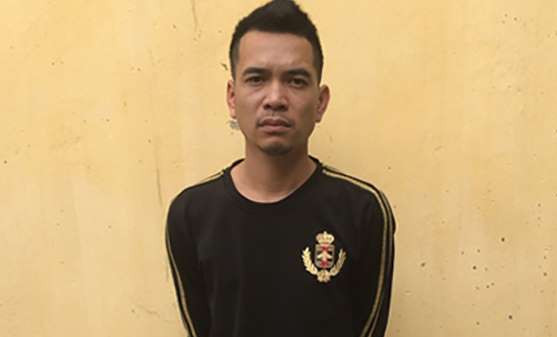 Nam bị bắt về tội chống người thi hành công vụ. Nam bị bắt về tội chống người thi hành công vụ.