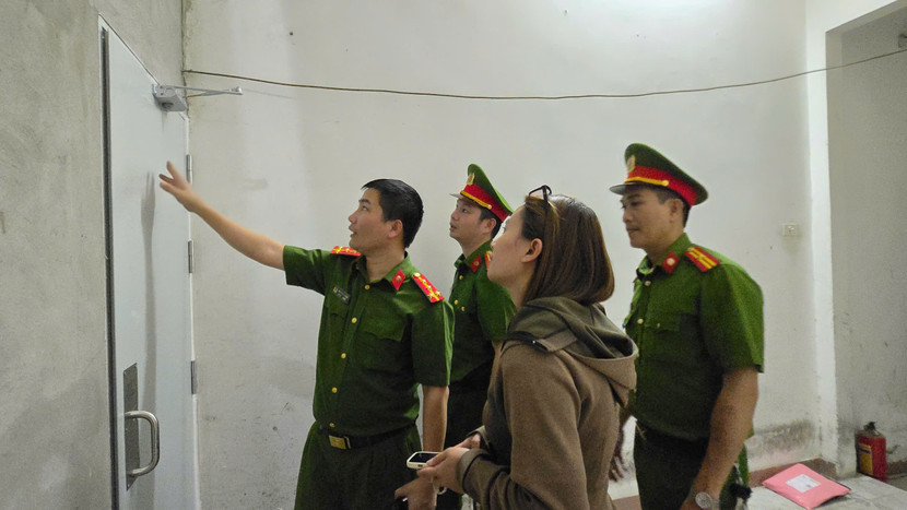 Đoàn kiểm tra Phòng Cảnh sát PCCC và CNCH phối hợp cùng Công an phường Thành Công kiểm tra, hướng dẫn cơ sở khắc phục tồn tại PCCC Đoàn kiểm tra Phòng Cảnh sát PCCC và CNCH phối hợp cùng Công an phường Thành Công kiểm tra, hướng dẫn cơ sở khắc phục tồn tại PCCC