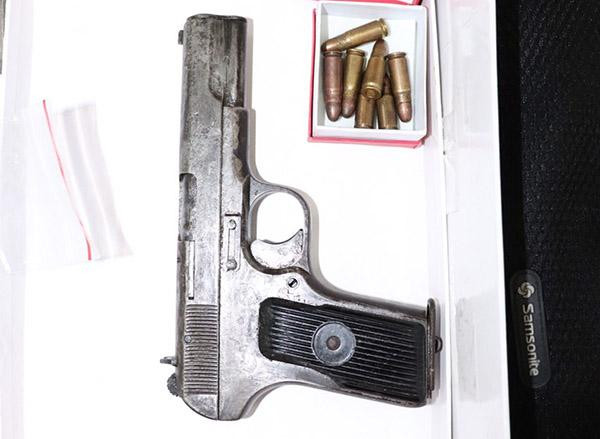 Vũ khí thu được tại nơi ở của Trang Vũ khí thu được tại nơi ở của Trang