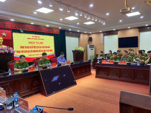 Thiếu tướng Dương Đức Hải – Phó Giám đốc CATP chủ trì hội nghị thông tin đến các cơ quan báo chí