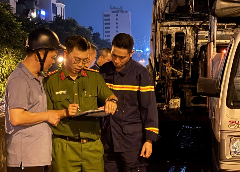 Lãnh đạo phường Thanh Xuân cùng lực lượng chức năng nhanh chóng có mặt chỉ đạo công tác ứng phó