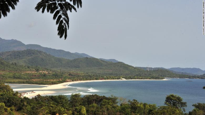 Bãi biển Tokeh, gần vùng khu đất dự án phát triển ở ngoại ô thủ đô Freetown của Sierra Leone