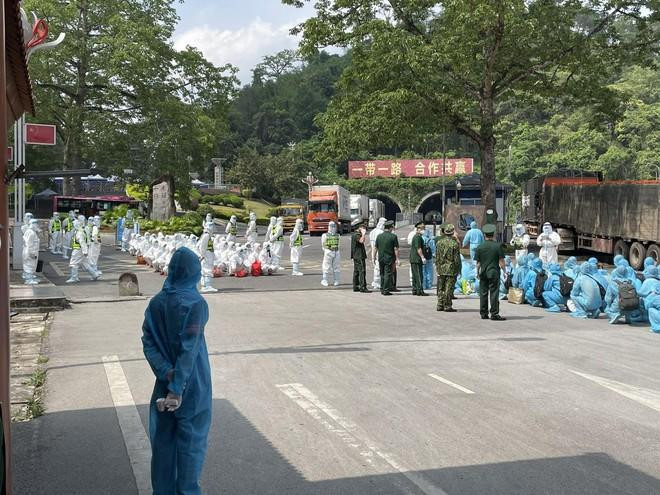 CATP phối hợp với đơn vị chức năng bàn giao người nước ngoài nhập cảnh trái phép