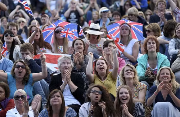 Murray khiến khán giả nhà thót tim ảnh 2