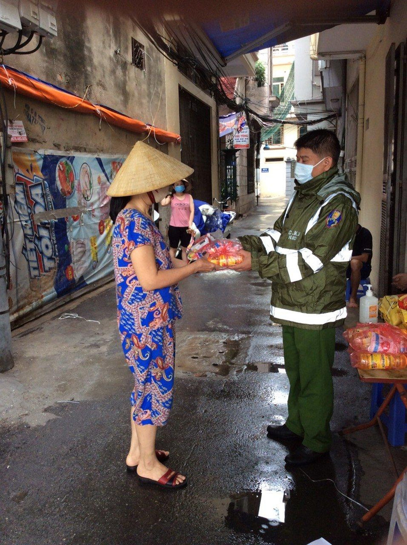 Không ai bị bỏ lại phía sau...