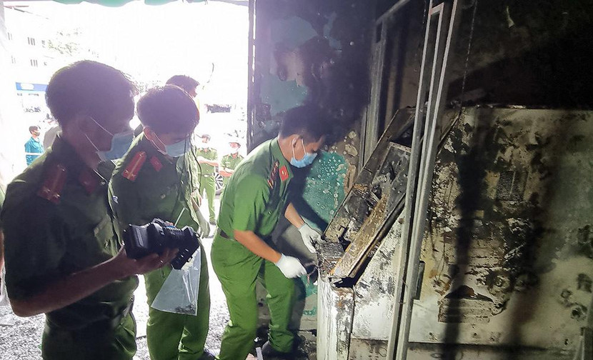 Cảnh sát khám nghiệm hiện trường