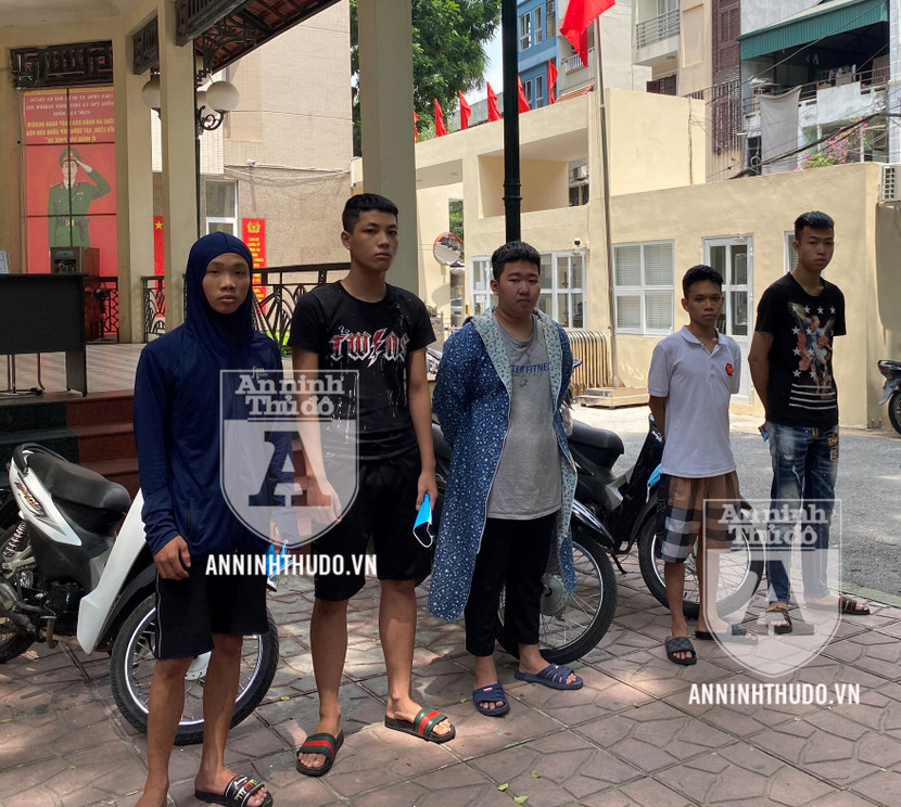 Các đối tượng "trang bị" áo chống nắng, che kín mặt... hòng che giấu nhận diện khi chúng đi gây rối trật tự công cộng