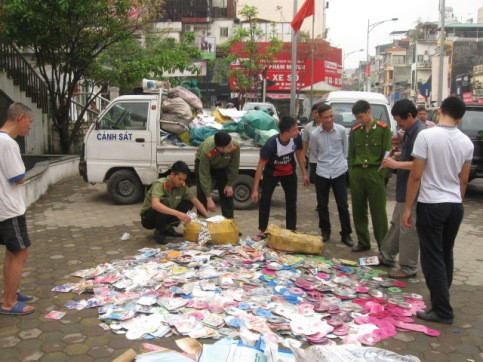 Tiêu hủy hàng nghìn đĩa, sách lậu ảnh 5