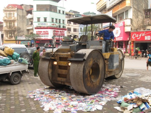 Tiêu hủy hàng nghìn đĩa, sách lậu ảnh 6