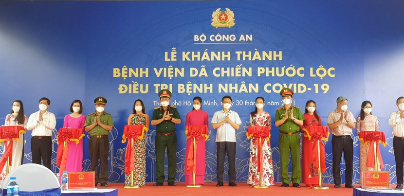 Phó Thủ tướng Vũ Đức Đam, Trung tướng Nguyễn Duy Ngọc - Thứ trưởng Bộ Công an cùng các đồng chí lãnh đạo cắt băng khánh thành Bệnh viện dã chiến Phước Lộc (đặt tại xã Phước Lộc, huyện Nhà Bè, TPHCM) phục vụ việc điều trị bệnh nhân Covid-19, ngày 30/8/2021 Phó Thủ tướng Vũ Đức Đam, Trung tướng Nguyễn Duy Ngọc - Thứ trưởng Bộ Công an cùng các đồng chí lãnh đạo cắt băng khánh thành Bệnh viện dã chiến Phước Lộc (đặt tại xã Phước Lộc, huyện Nhà Bè, TPHCM) phục vụ việc điều trị bệnh nhân Covid-19, ngày 30/8/2021
