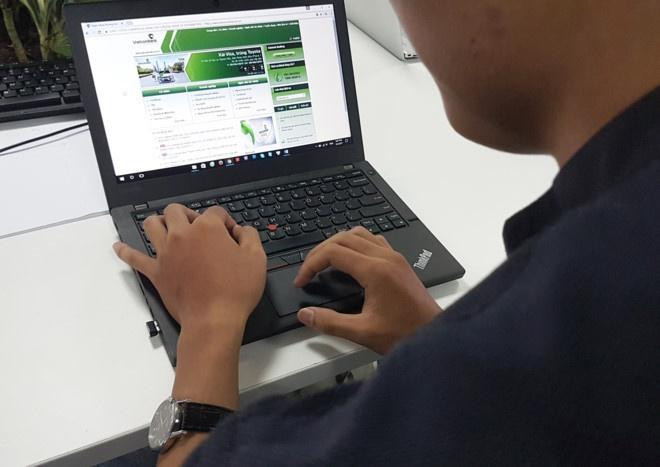 Khách hàng chỉ đăng nhập thông tin vào websitle chính thức của ngân hàng