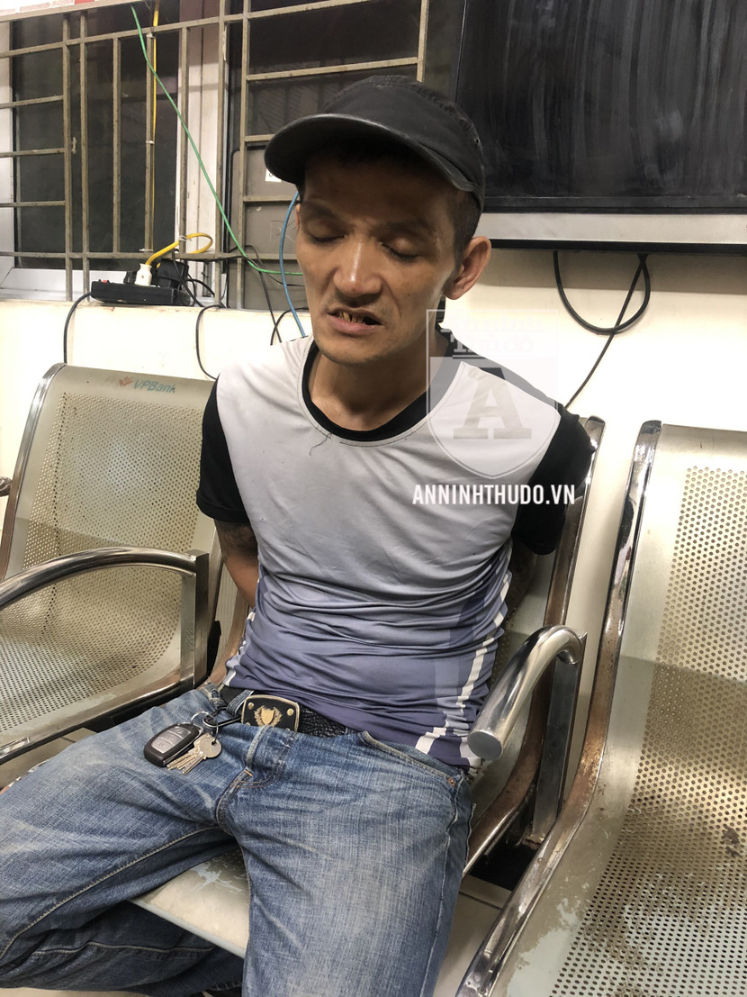 Đã có tiền án, tiền sự nên người đàn ông rất lì lợm, ngoan cố Đã có tiền án, tiền sự nên người đàn ông rất lì lợm, ngoan cố