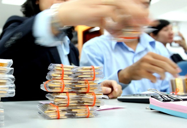 Giá vàng SJC cao hơn vàng thế giới 14,5 triệu đồng/lượng Giá vàng SJC cao hơn vàng thế giới 14,5 triệu đồng/lượng