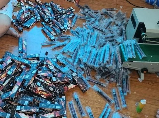 Cả nghìn điếu thuốc lá điện tử nghi bị làm giả vừa bị lực lượng chức năng phát hiện