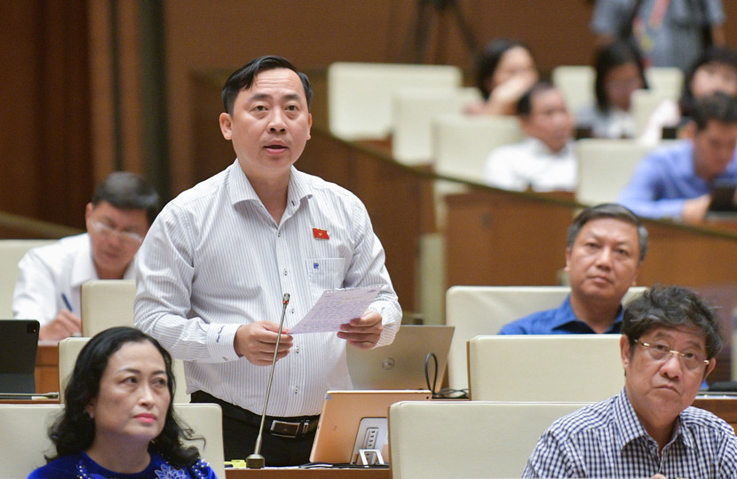 Đại biểu Đào Chí Nghĩa (đoàn Cần Thơ) chất vấn Đại biểu Đào Chí Nghĩa (đoàn Cần Thơ) chất vấn