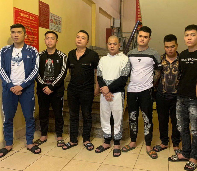 Hiếu cùng đám đàn em bị Phòng CSHS bắt giữ khẩn cấp Hiếu cùng đám đàn em bị Phòng CSHS bắt giữ khẩn cấp