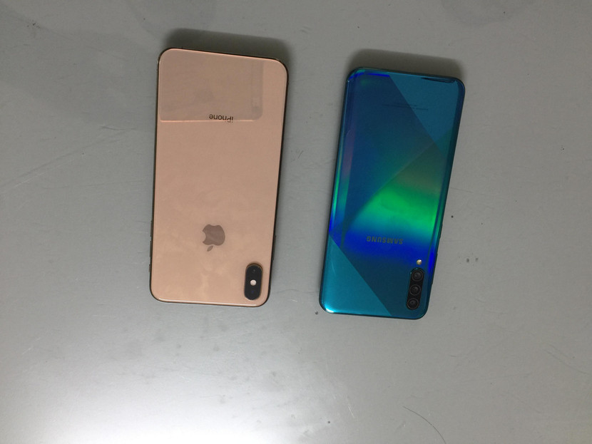 2 trong số nhiều điện thoại mà số đối tượng trên cướp, cướp giật được