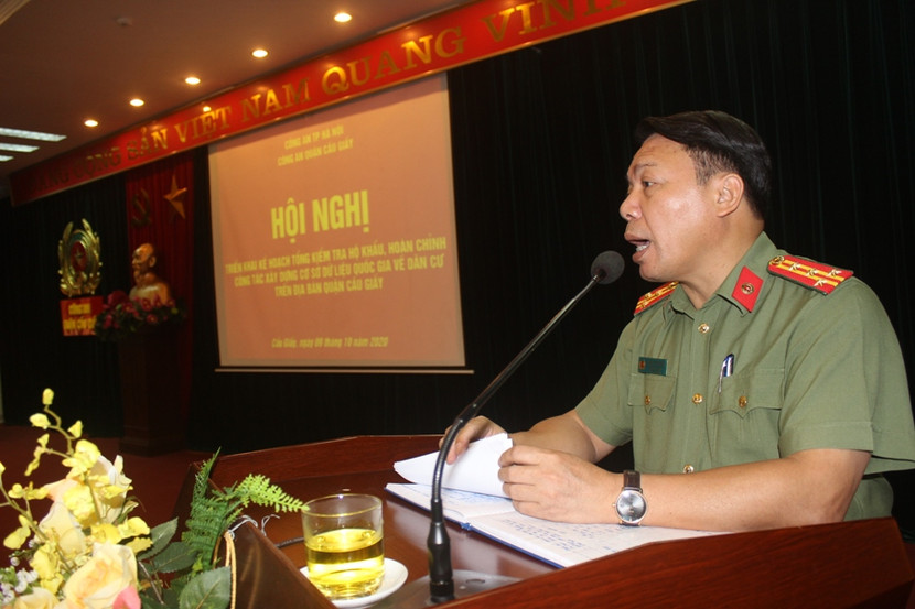 Đại tá Dương Văn Hiếu, Trưởng CAQ Cầu Giấy chỉ đạo CBCS phải thực hiện hiệu quả, đúng tiến độ các kế hoạch về dữ liệu dân cư