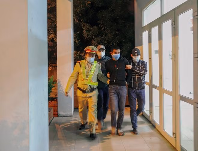 CSHS và CSGT phối hợp bắt giữ đối tượng trốn truy nã