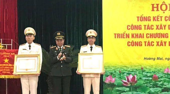 Thiếu tướng Nguyễn Anh Tuấn, Phó Giám đốc CATP Hà Nội khen thưởng, chúc mừng các tập thể, cá nhân có thành tích trong năm 2020 Thiếu tướng Nguyễn Anh Tuấn, Phó Giám đốc CATP Hà Nội khen thưởng, chúc mừng các tập thể, cá nhân có thành tích trong năm 2020