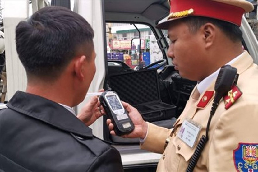CSGT tăng cường kiểm tra, xử lý vi phạm nồng độ cồn CSGT tăng cường kiểm tra, xử lý vi phạm nồng độ cồn
