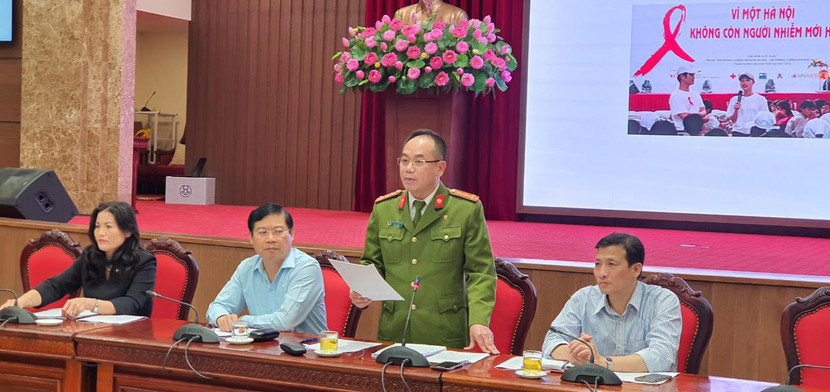 Đại tá Nguyễn Thanh Tùng, Phó Giám đốc CATP Hà Nội thông tin đến các cơ quan báo chí kết quả công tác 10 tháng năm 2020 của CATP Hà Nội