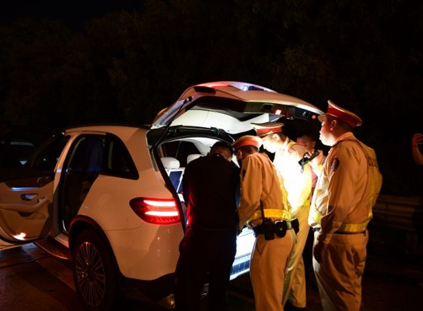 Lực lượng CSGT kiểm tra kỹ những phương tiện lái xe nghiện ma túy