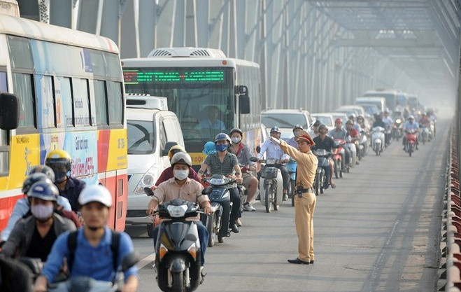 Lực lượng CSGT - CATP Hà Nội tăng cường phân luồng, đảm bảo TTATGT những tháng cuối năm