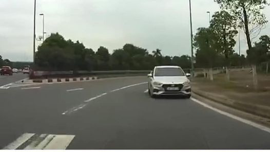 CSGT xử lý nghiêm lái xe vi phạm