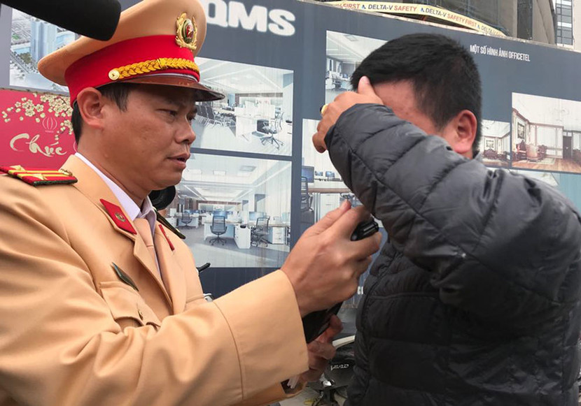 Đội CSGT số 7 tăng cường kiểm tra xử lý các vi phạm trên tuyến