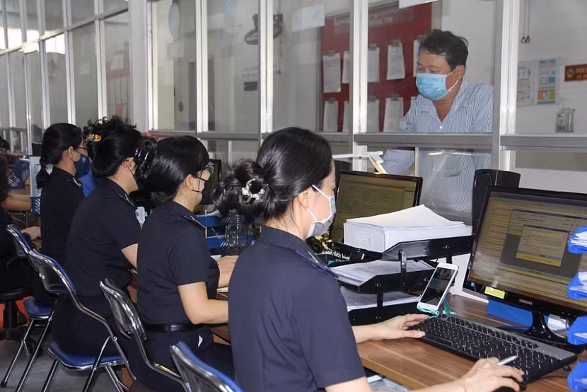 Hải quan cho rằng vướng mắc liên quan đến 2 lô khẩu trang viện trợ là do UBMTTQ chưa cung cấp đủ hồ sơ, giấy tờ theo quy định