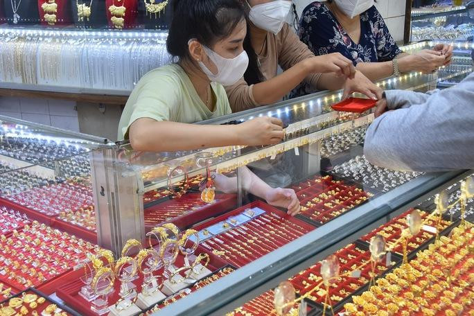 Thị trường vàng trong nước thiếu liên thông với thị trường quốc tế