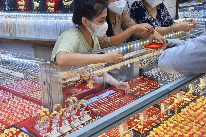 Thị trường vàng trong nước thiếu liên thông với thị trường quốc tế