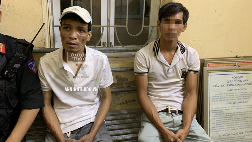 Đối tượng Hoàng (đội mũ) đã có 3 tiền án, từng đi cai nghiện heroin và hiện đang nghiện... ma túy đá